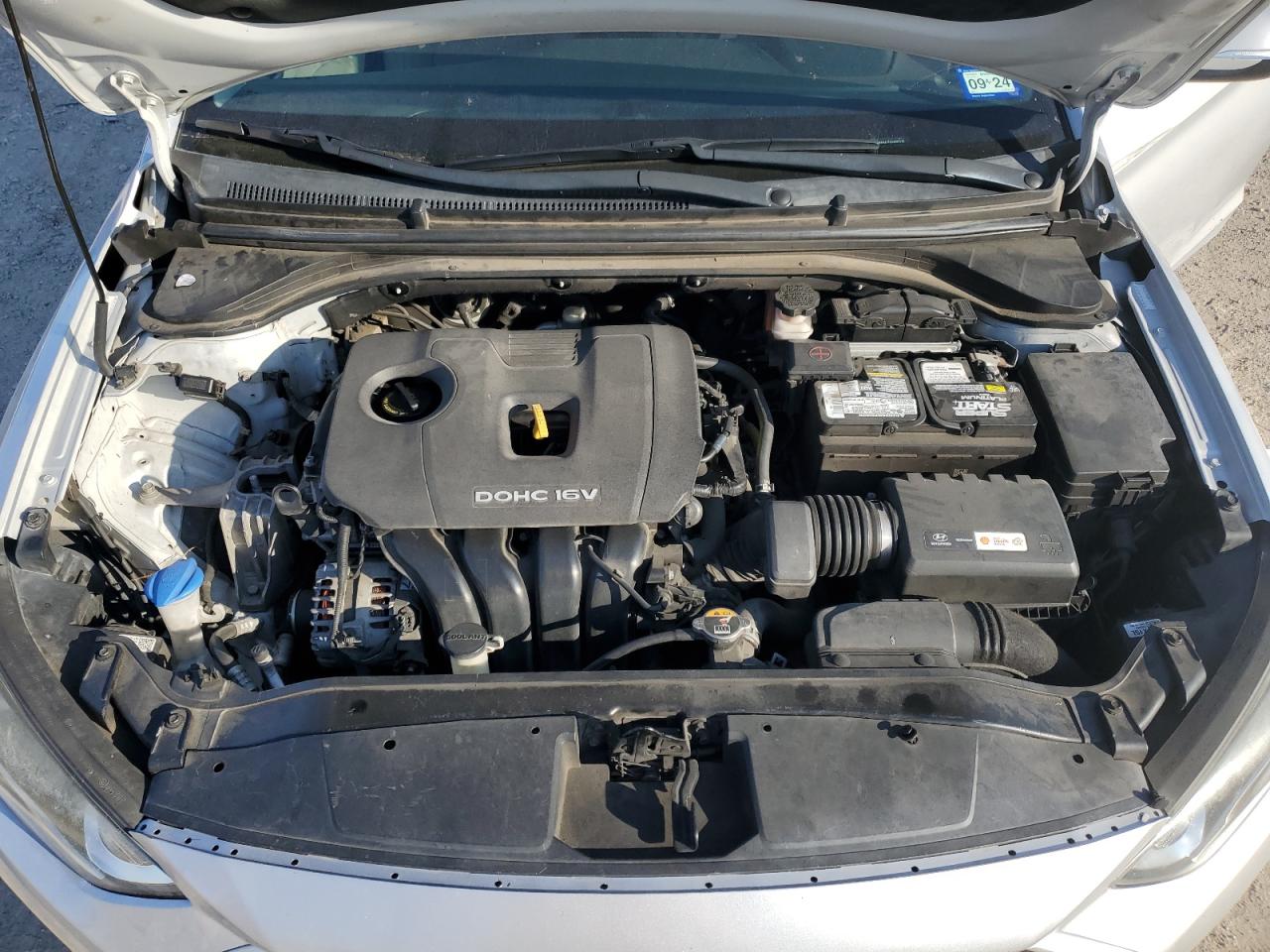 2018 Hyundai Elantra - Image 11