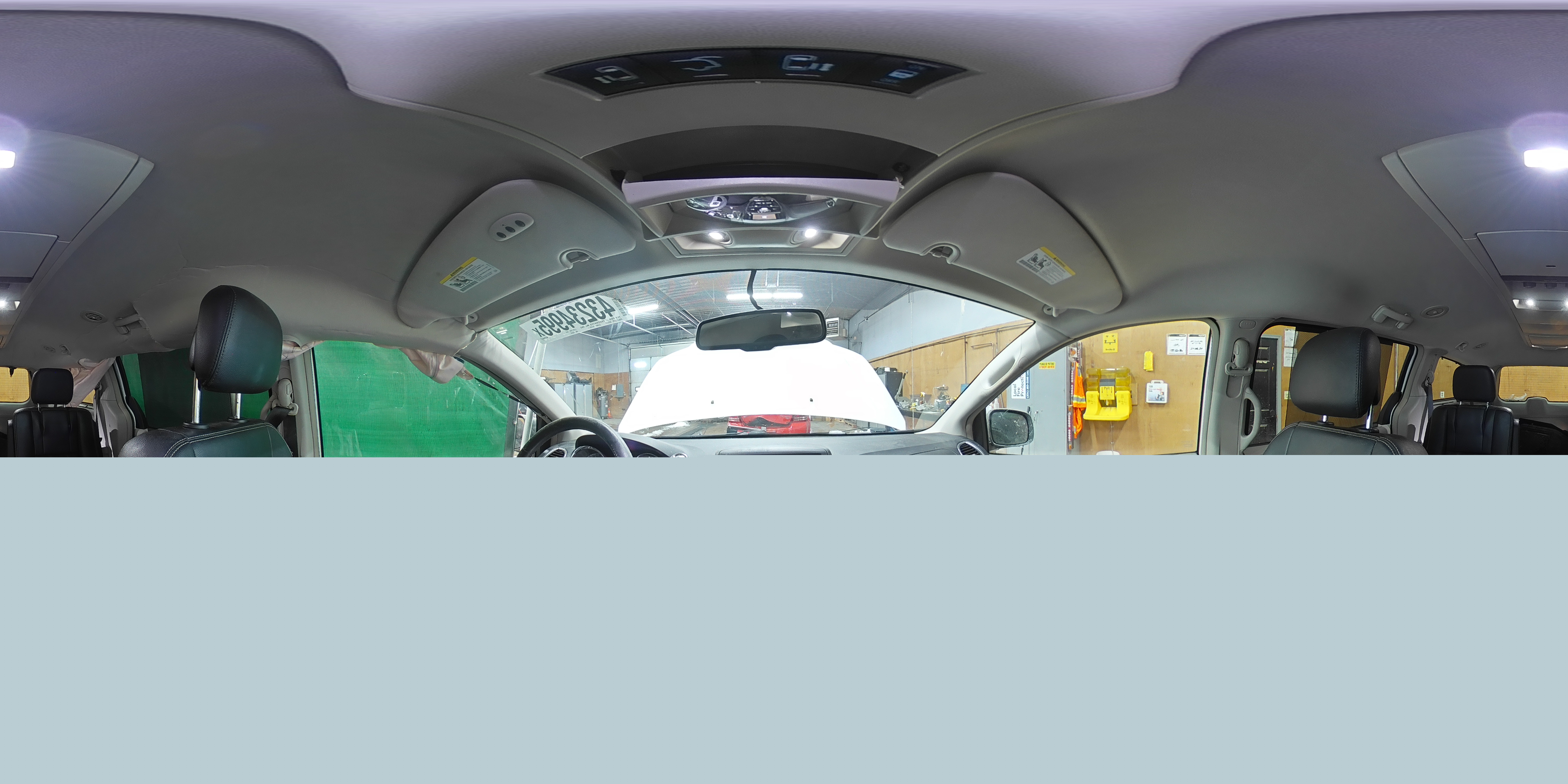 2016 Chrysler Town & Country - Image 14