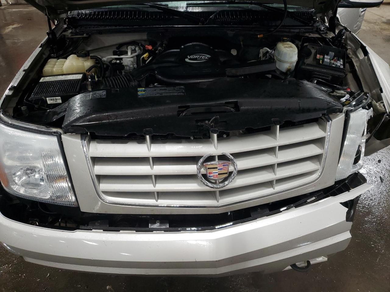 2005 Cadillac Escalade - Image 12