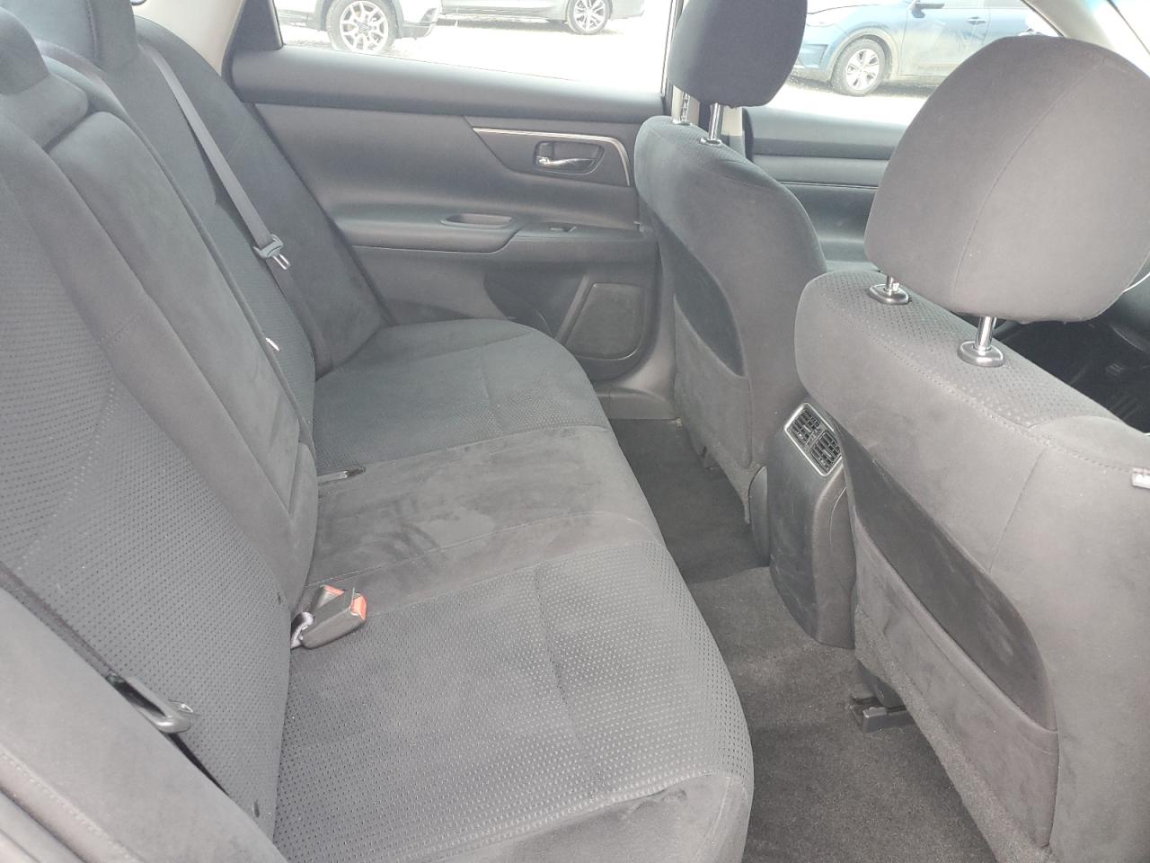 2015 Nissan Altima - Image 10