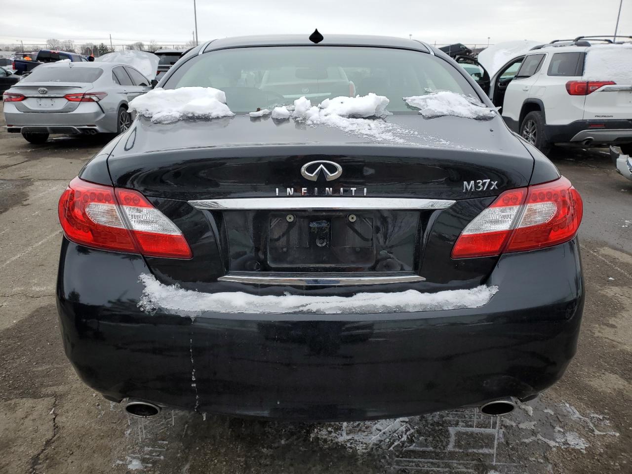 2011 Infiniti M - Image 6