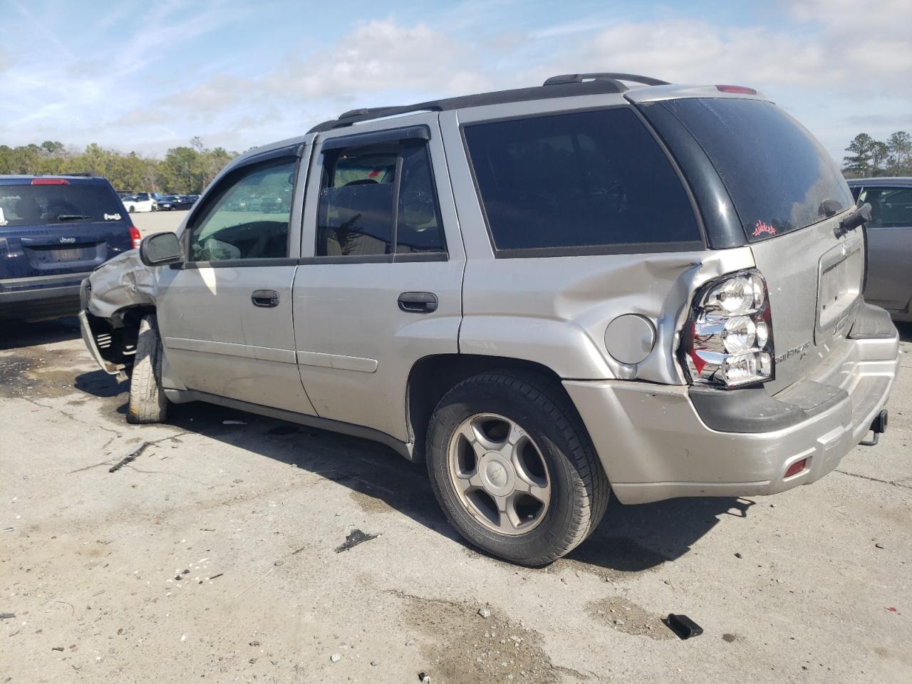 2007 Chevrolet TrailBlazer - Image 2
