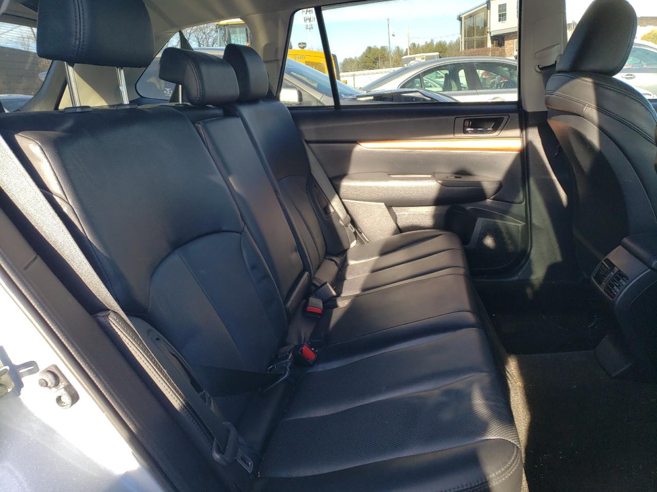 2014 Subaru Outback - Image 10