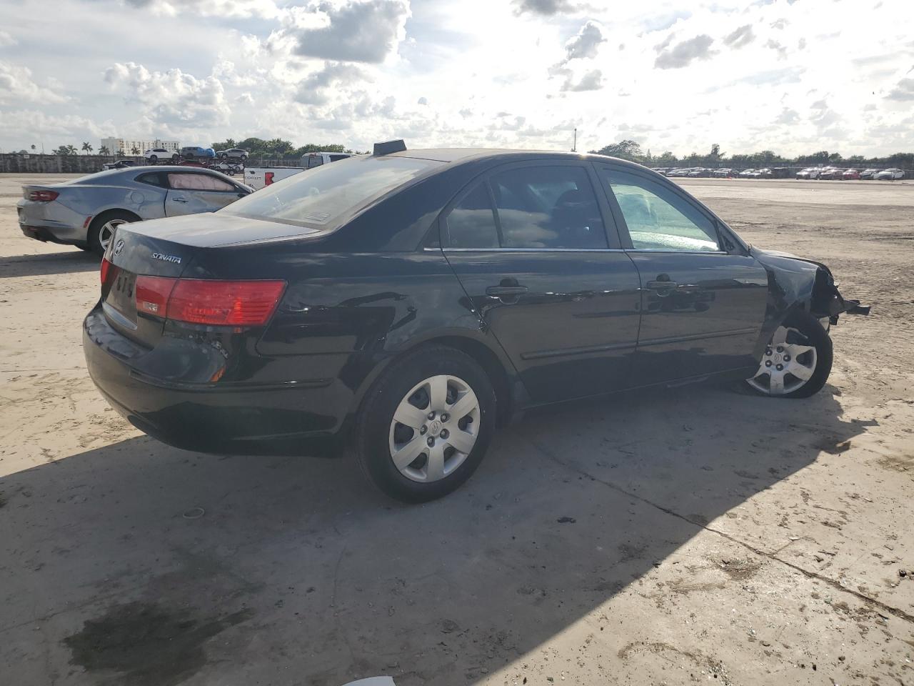 2009 Hyundai Sonata - Image 3