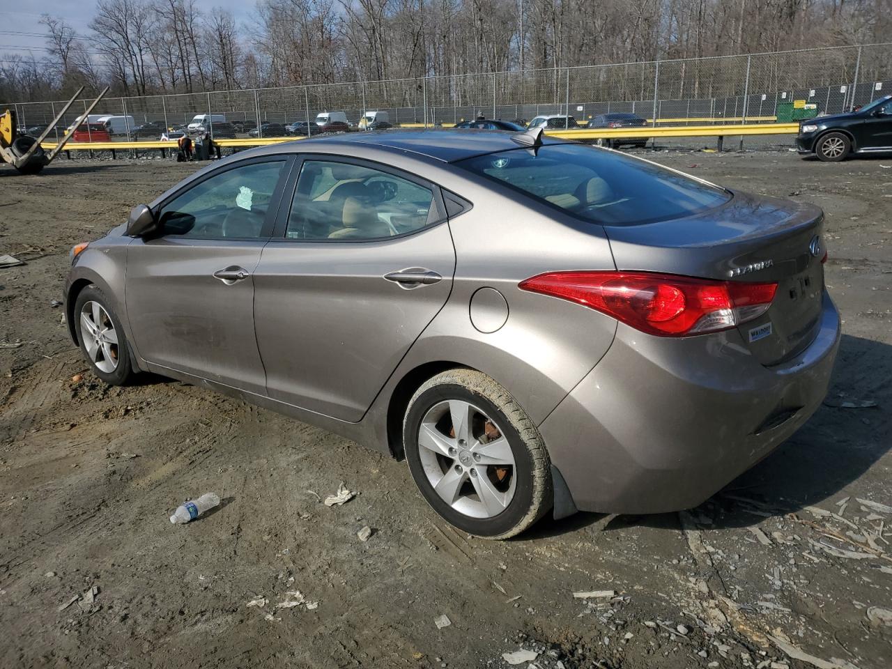 2013 Hyundai Elantra - Image 2