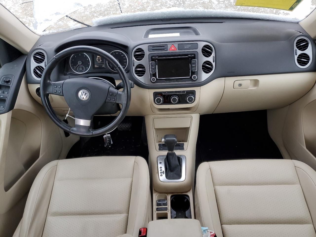 2010 Volkswagen Tiguan - Image 8