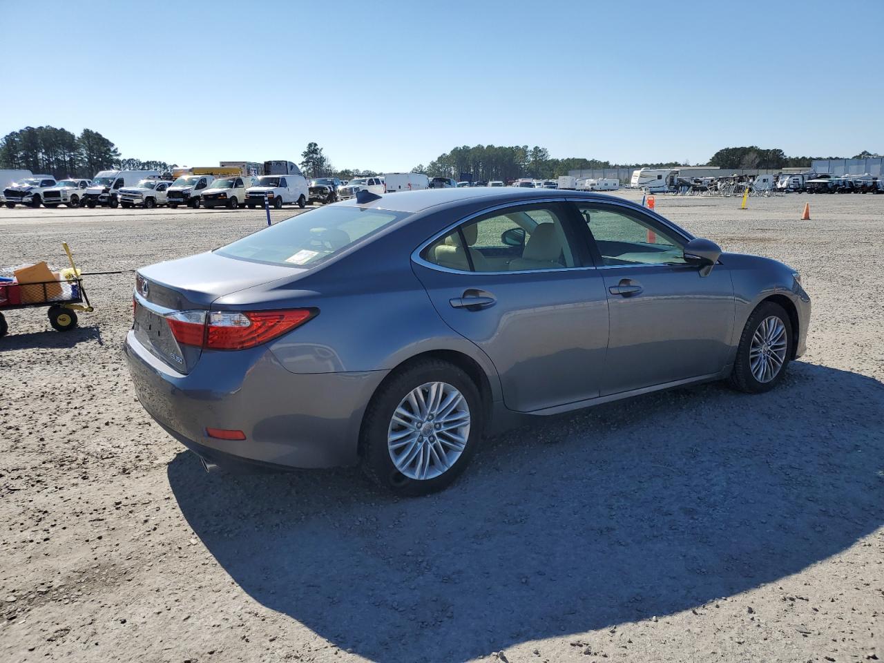 2015 Lexus ES - Image 3