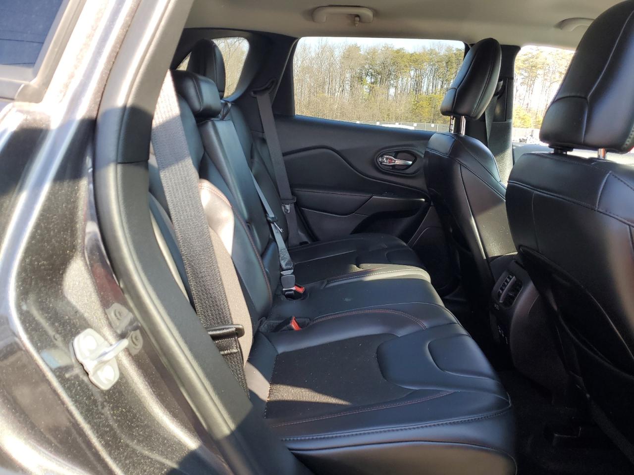 2021 Jeep Cherokee - Image 11