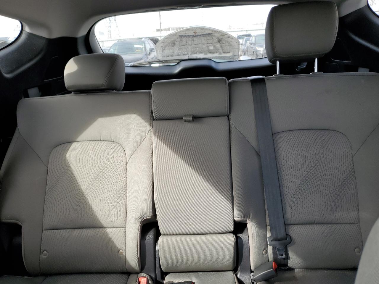 2017 Hyundai Santa Fe - Image 10