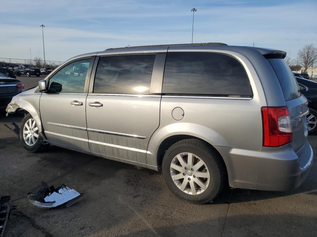 2014 Chrysler Town & Country - Image 2
