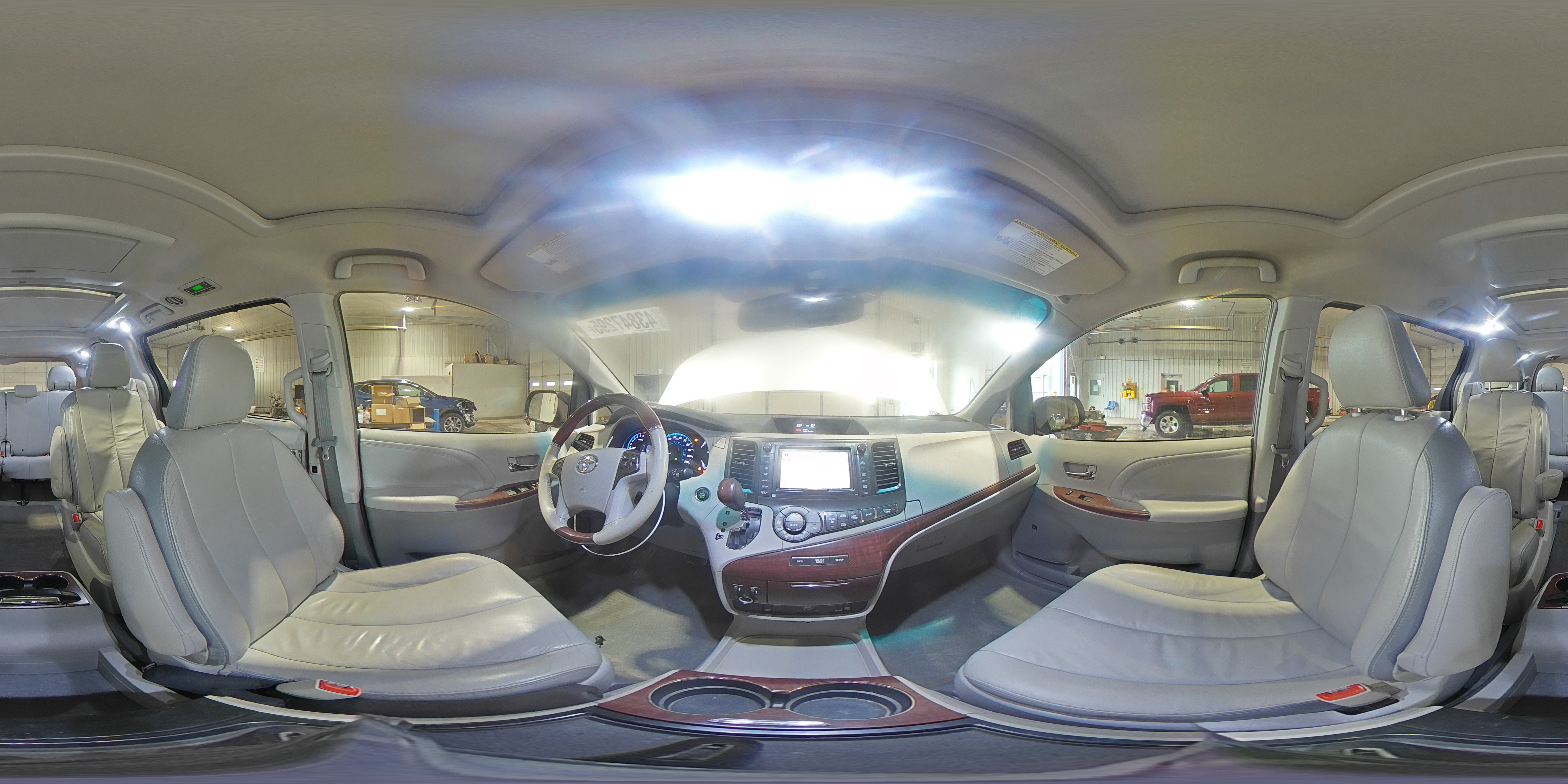 2012 Toyota Sienna - Image 15