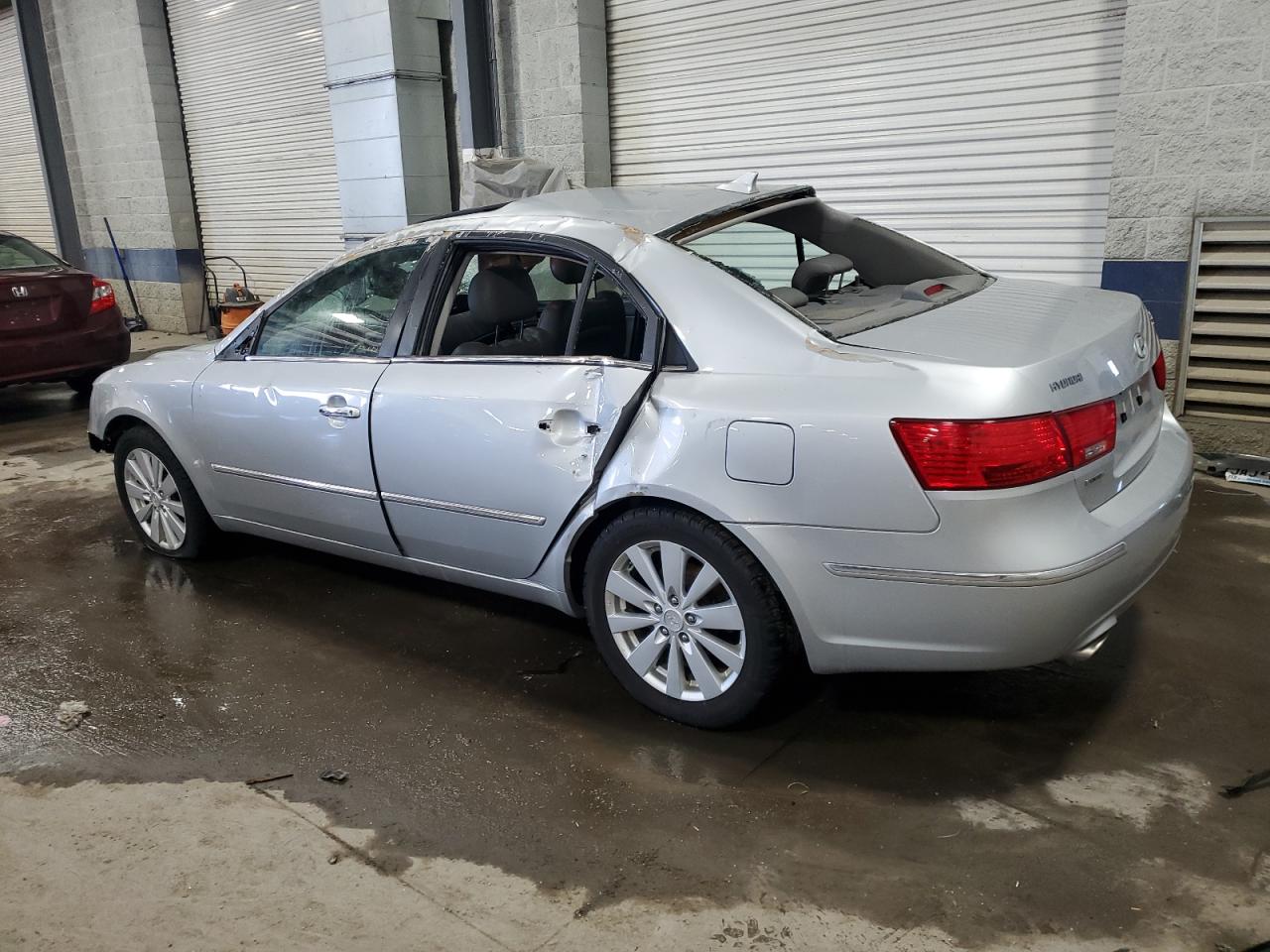 2009 Hyundai Sonata - Image 2