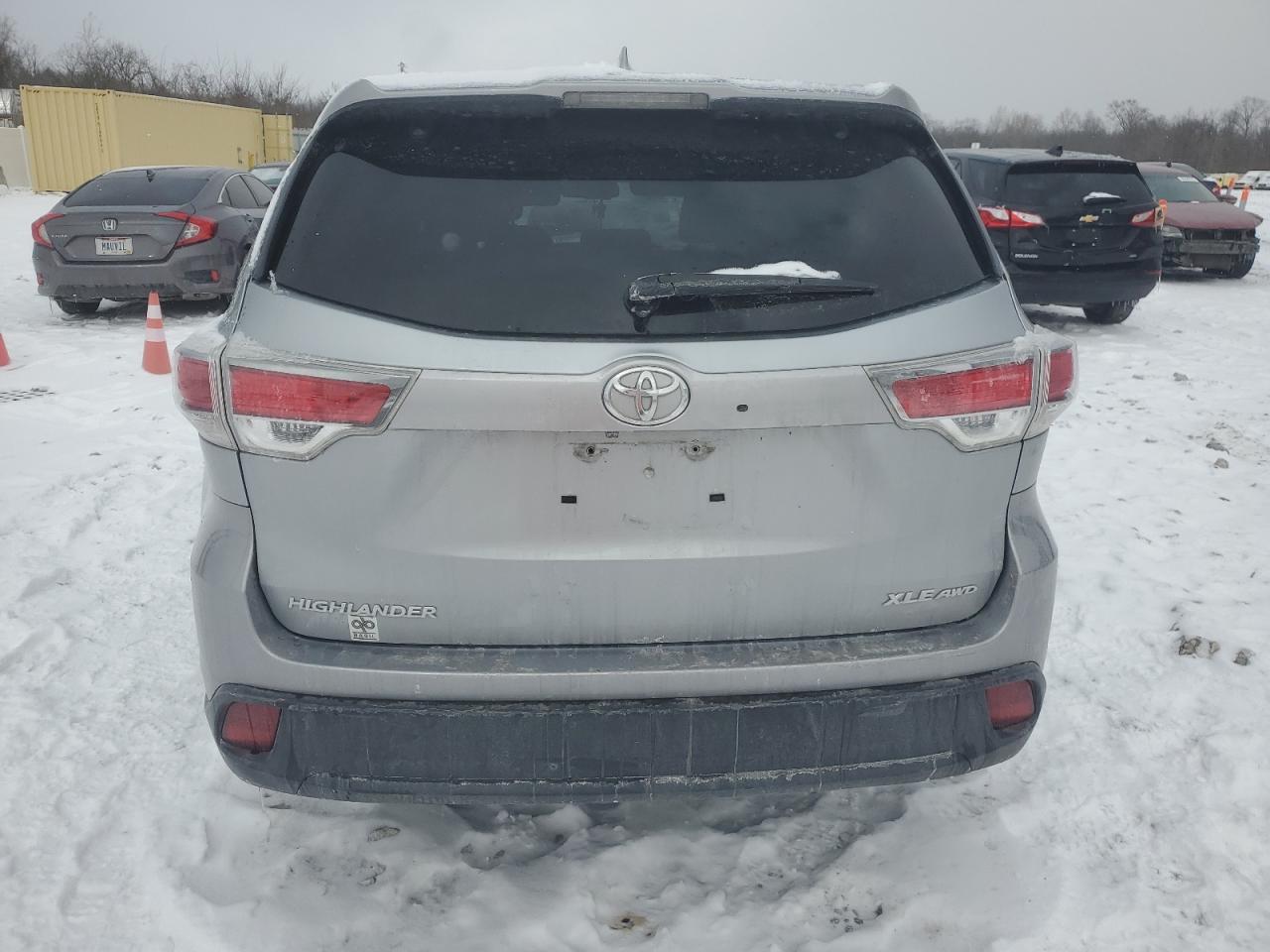 2015 Toyota Highlander - Image 6
