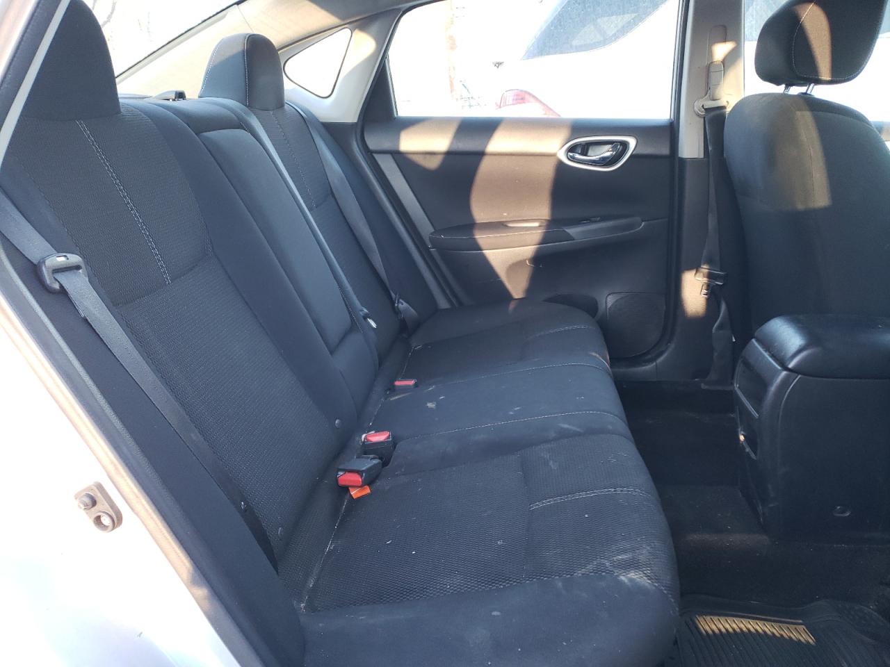 2015 Nissan Sentra - Image 10