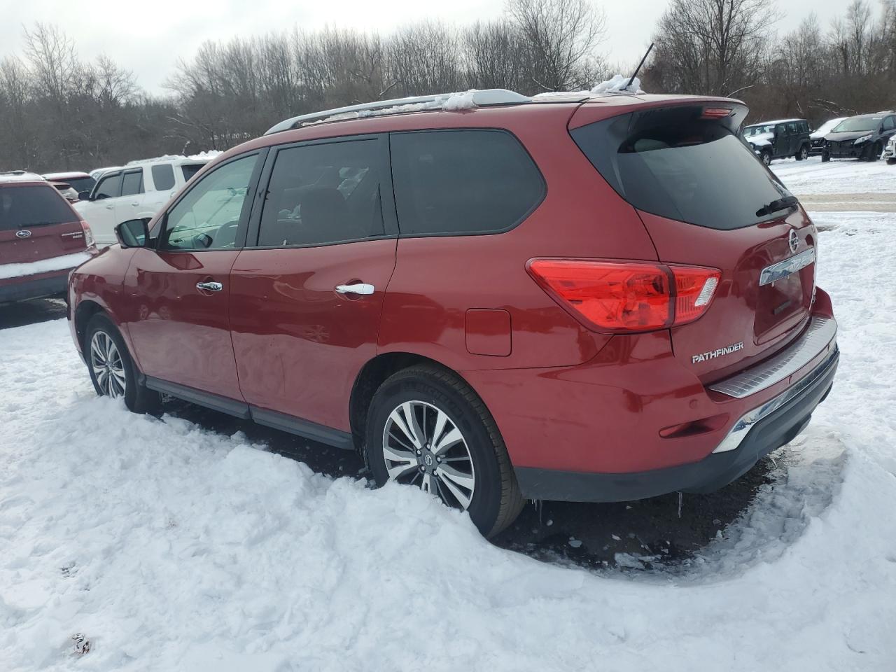2017 Nissan Pathfinder - Image 2