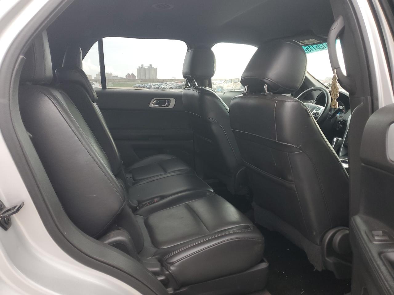 2015 Ford Explorer - Image 11