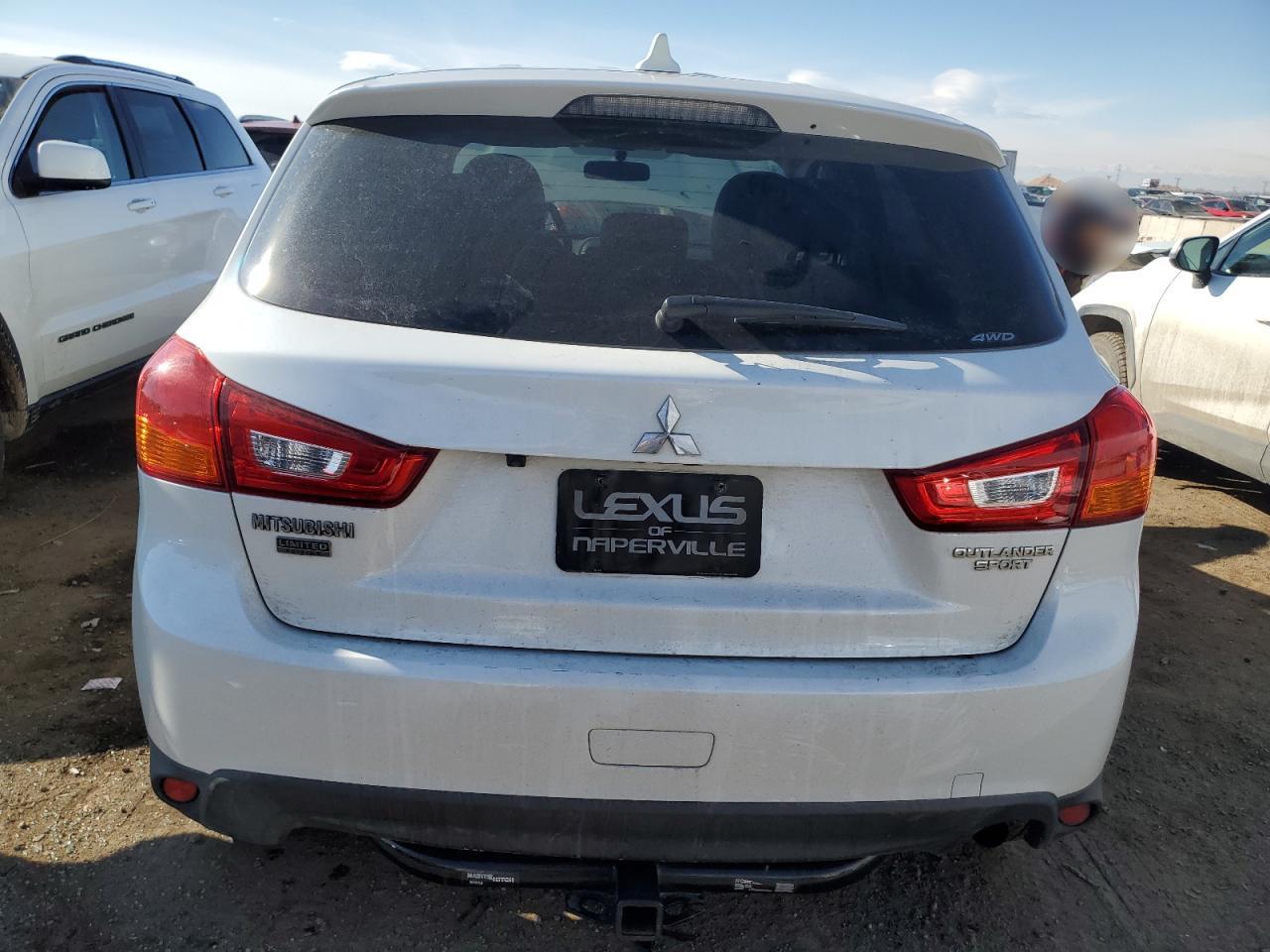 2017 Mitsubishi Outlander - Image 6