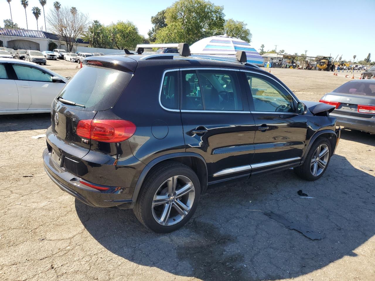 2017 Volkswagen Tiguan - Image 3