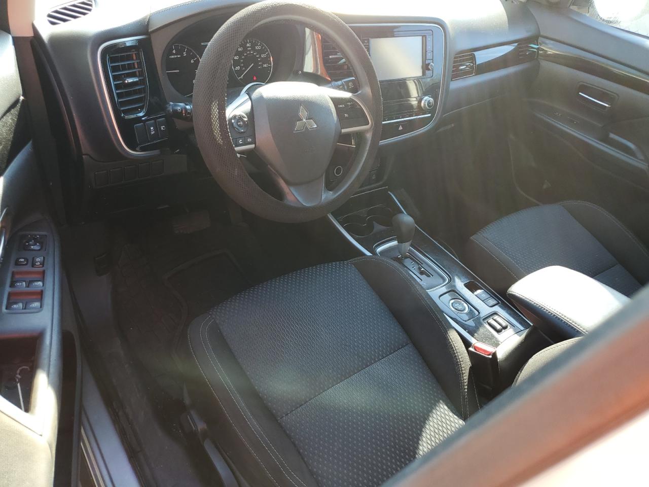 2020 Mitsubishi Outlander - Image 8
