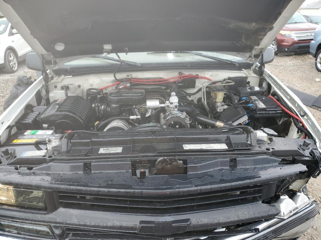 1998 Chevrolet Suburban - Image 12