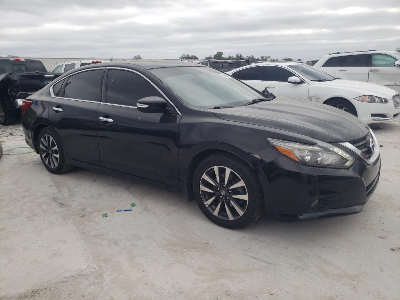 2016 Nissan Altima - Image 4