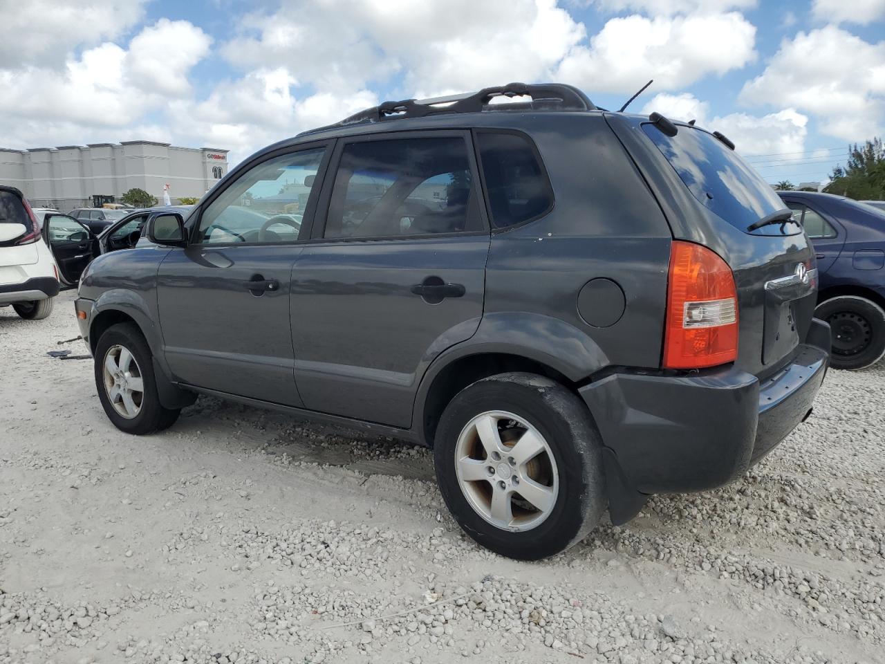 2007 Hyundai Tucson - Image 2