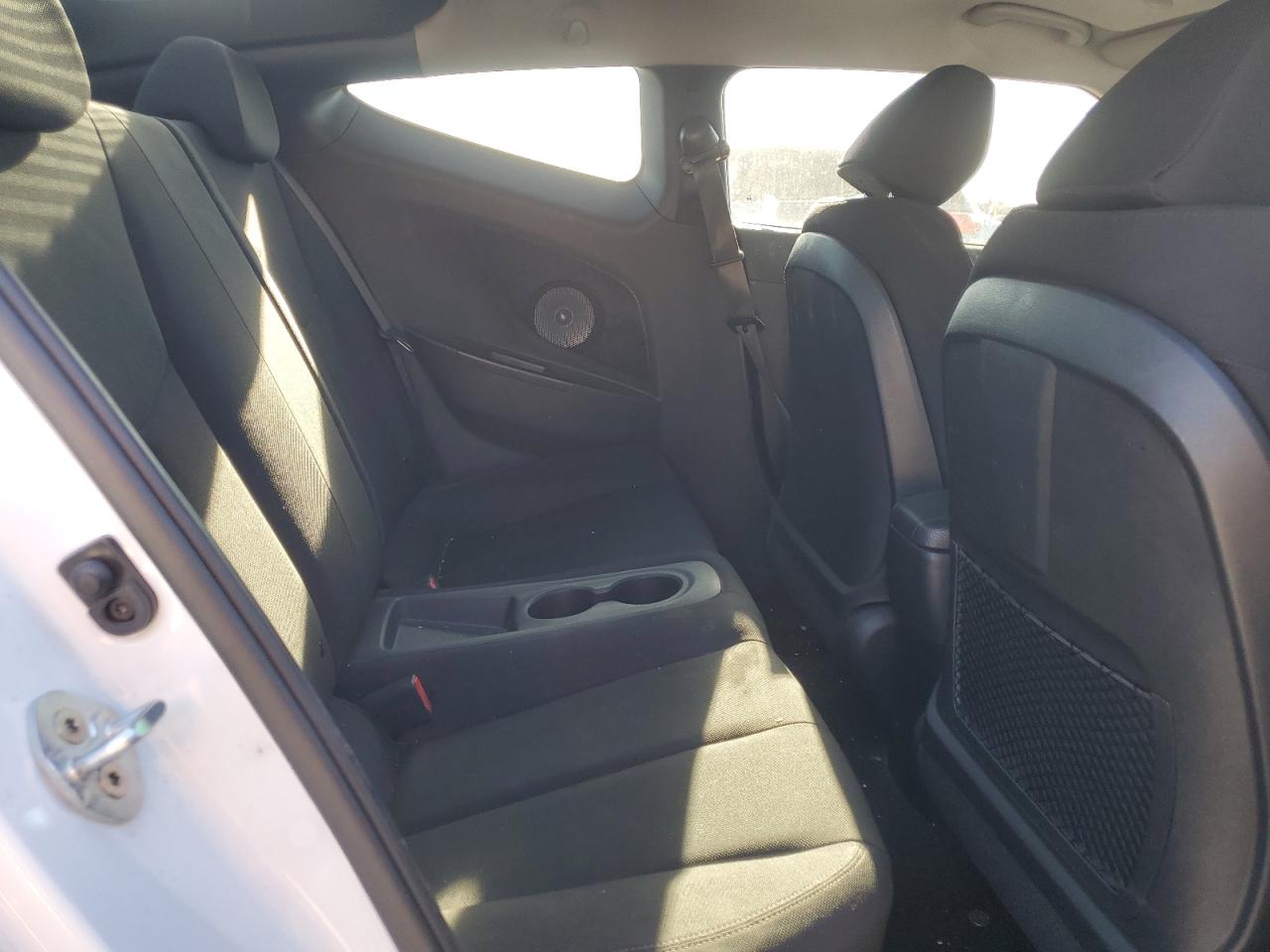 2016 Hyundai Veloster - Image 10