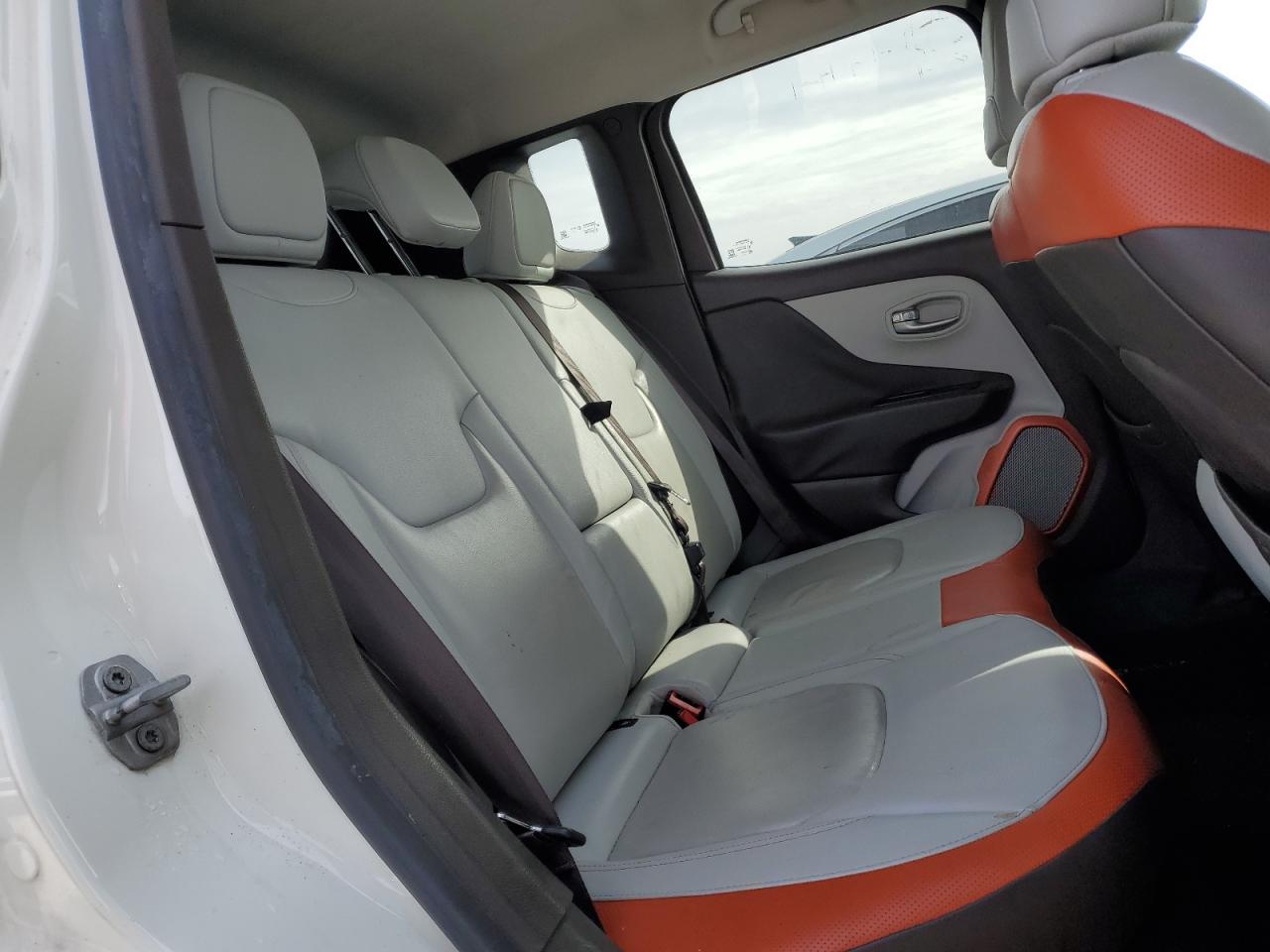 2016 Jeep Renegade - Image 11