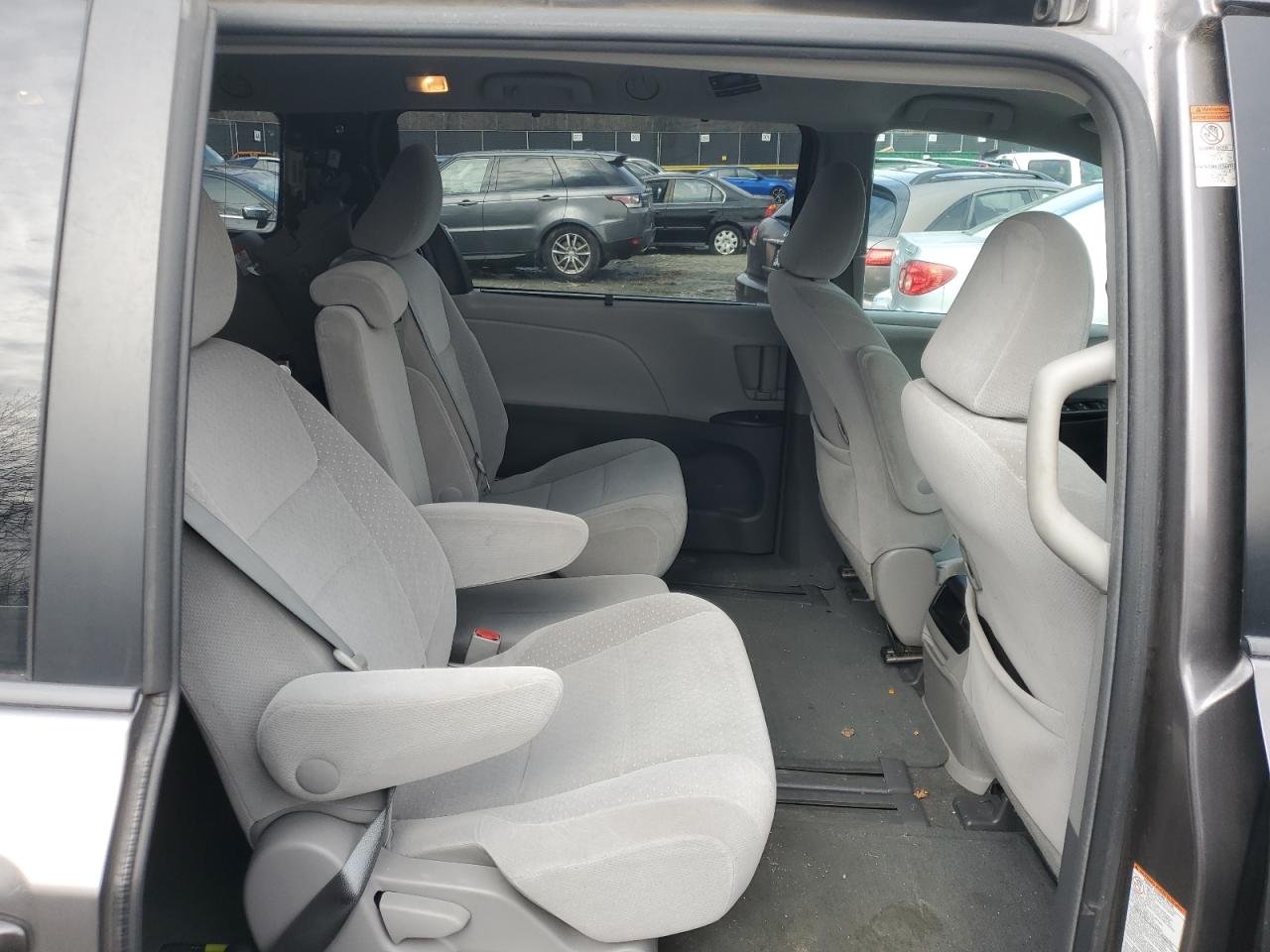 2015 Toyota Sienna - Image 11