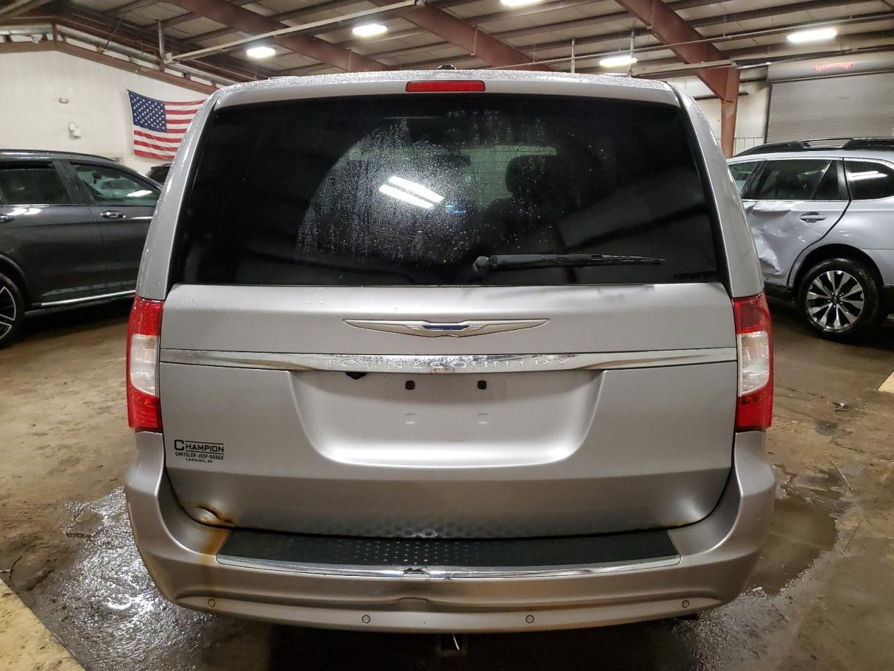 2014 Chrysler Town & Country - Image 6