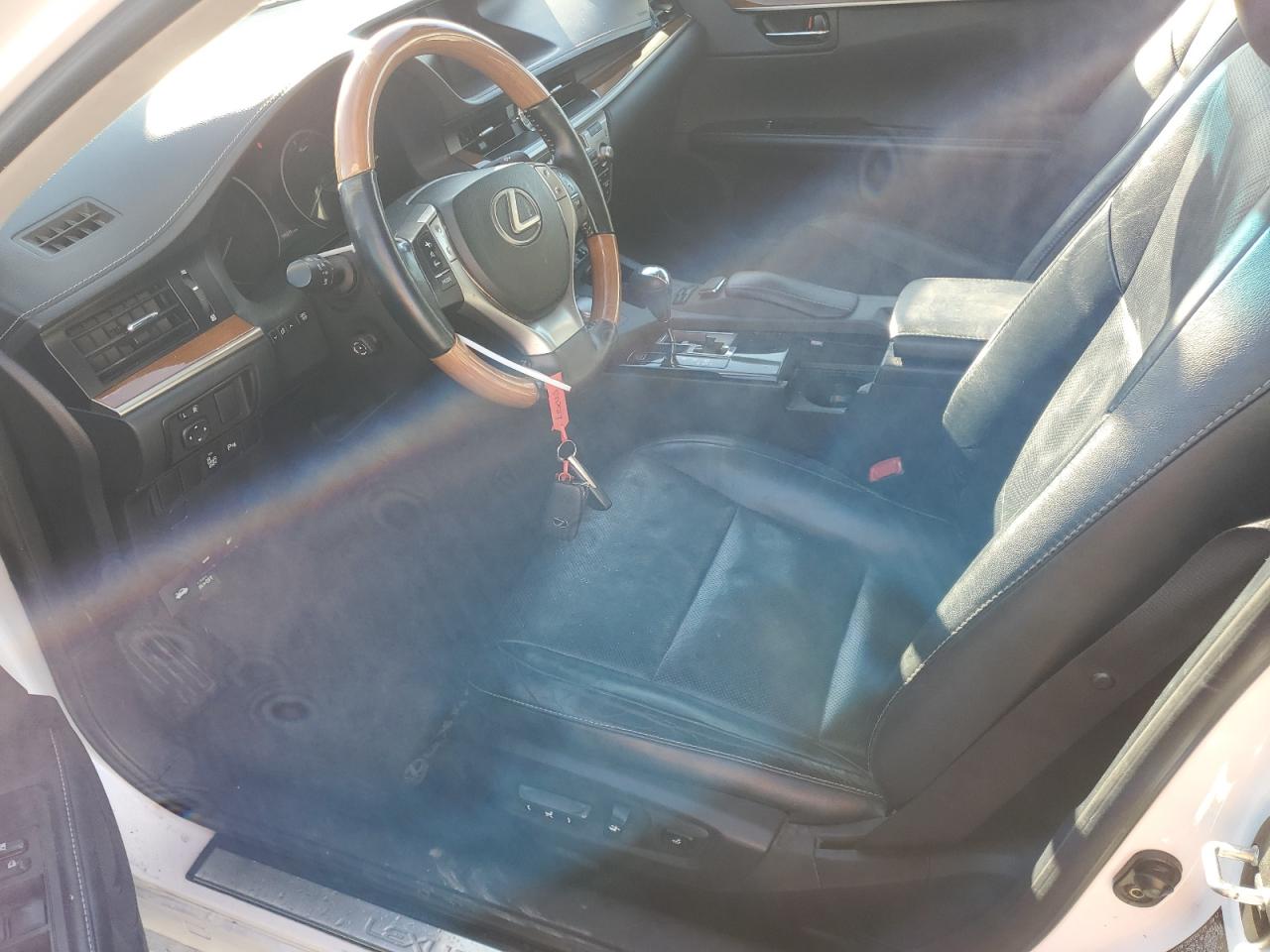 2013 Lexus ES - Image 7