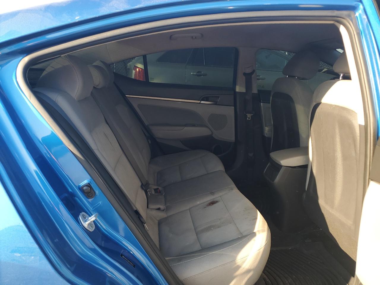 2017 Hyundai Elantra - Image 10