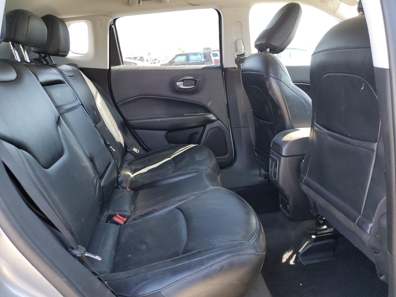 2020 Jeep Compass - Image 11