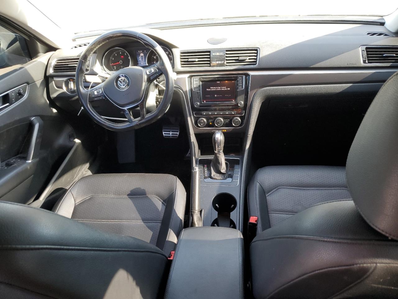 2018 Volkswagen Passat - Image 8