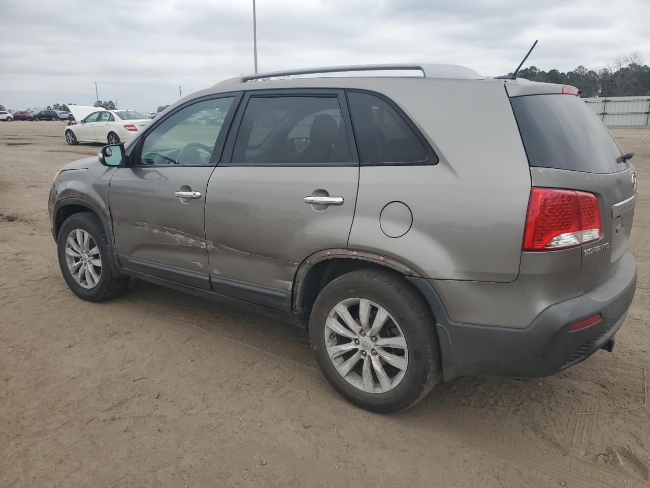 2011 Kia Sorento - Image 2