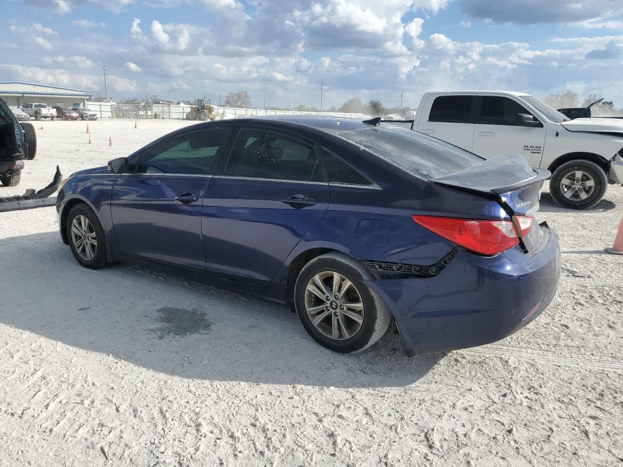 2013 Hyundai Sonata - Image 2
