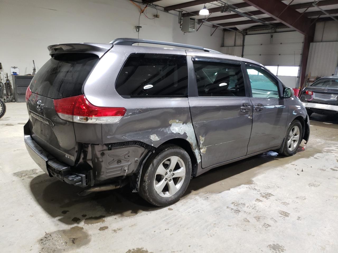 2014 Toyota Sienna - Image 3
