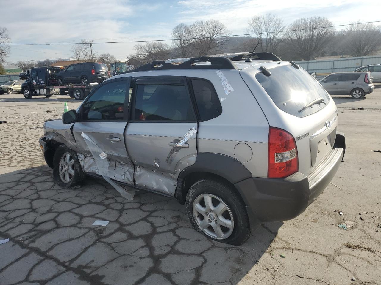 2005 Hyundai Tucson - Image 2