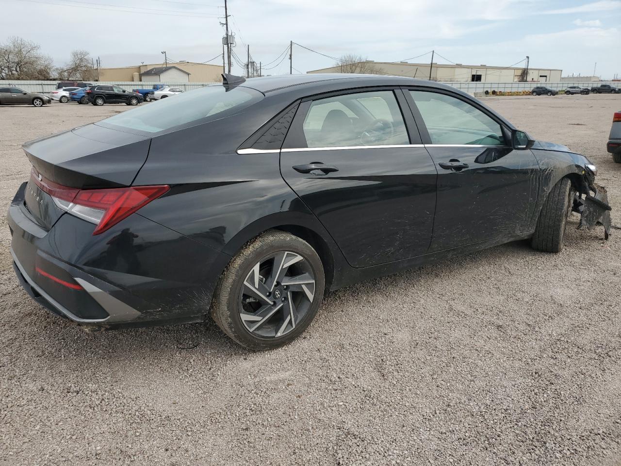 2025 Hyundai Elantra - Image 3