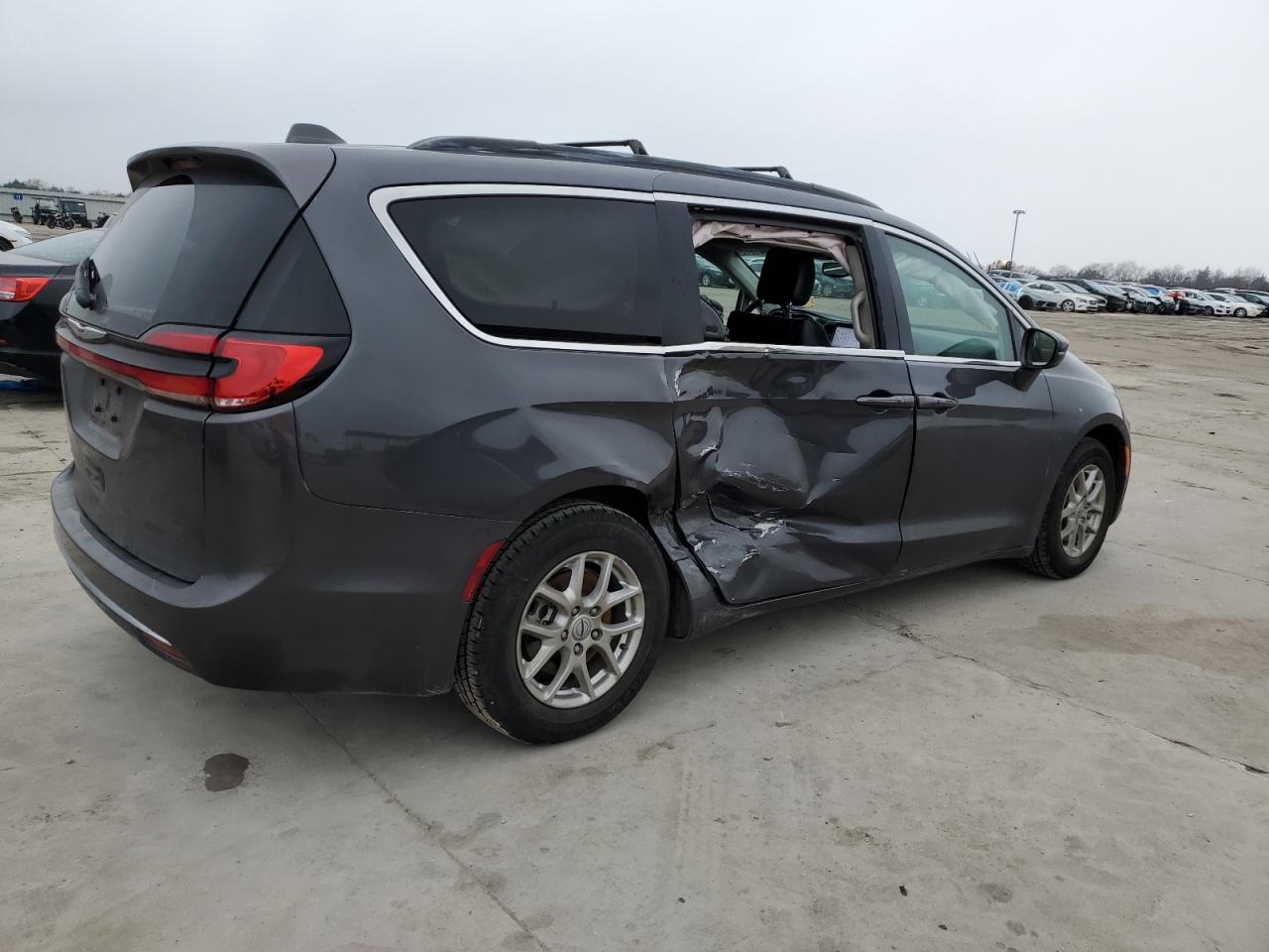 2022 Chrysler Pacifica - Image 3