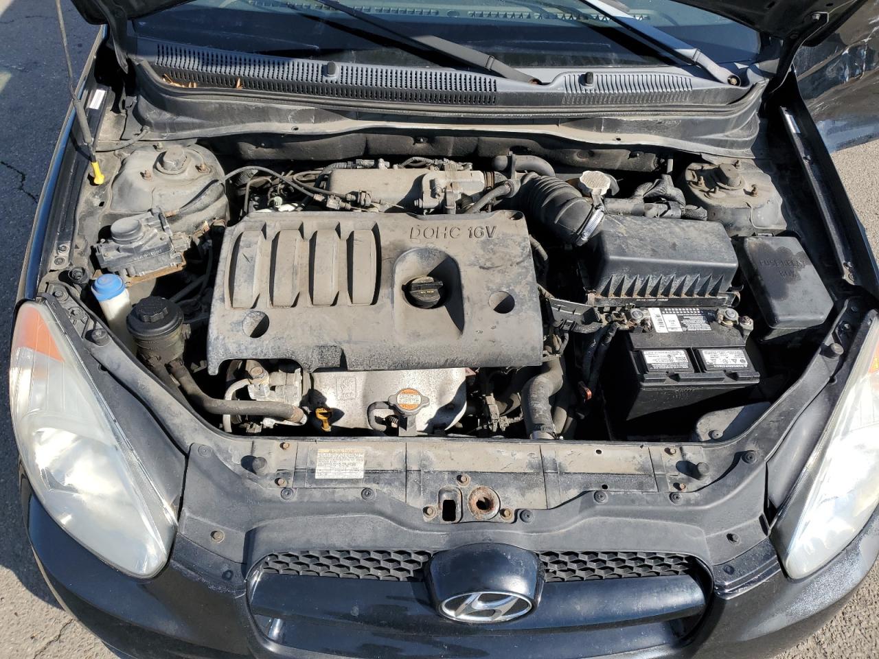 2010 Hyundai Accent - Image 12