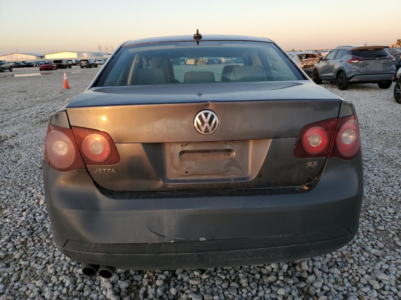 2009 Volkswagen Jetta - Image 6