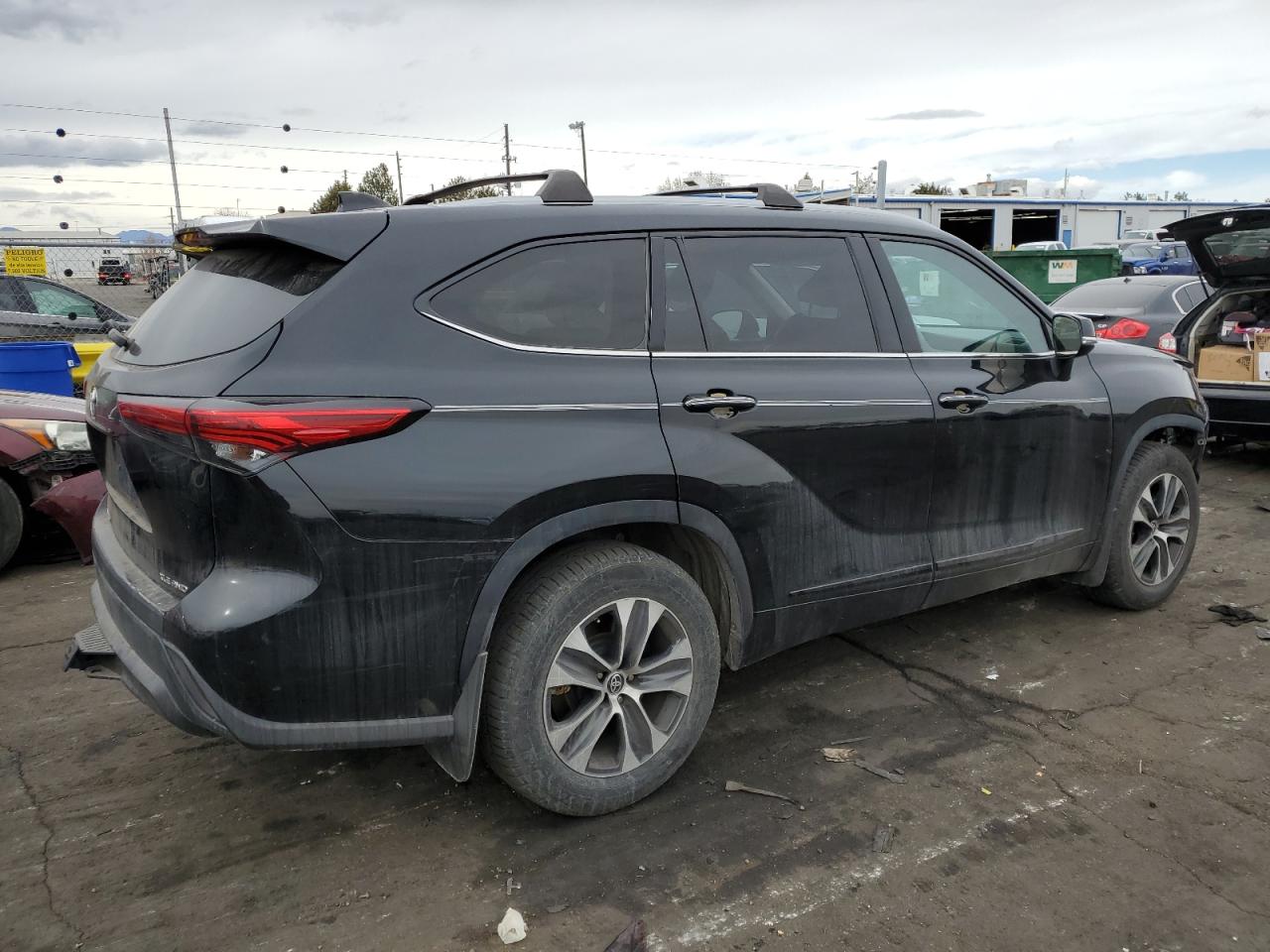 2022 Toyota Highlander - Image 3