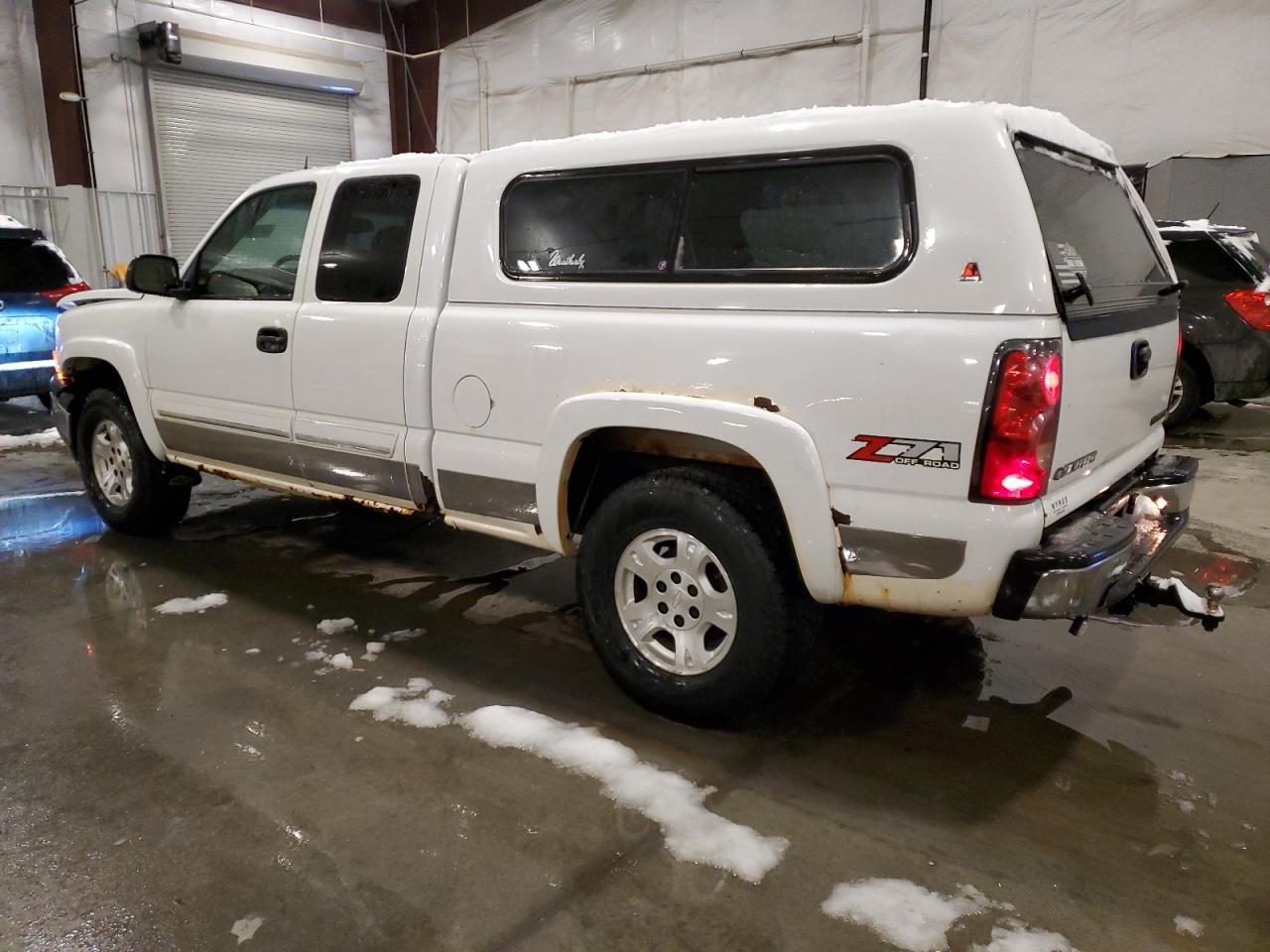 2005 Chevrolet Silverado - Image 2