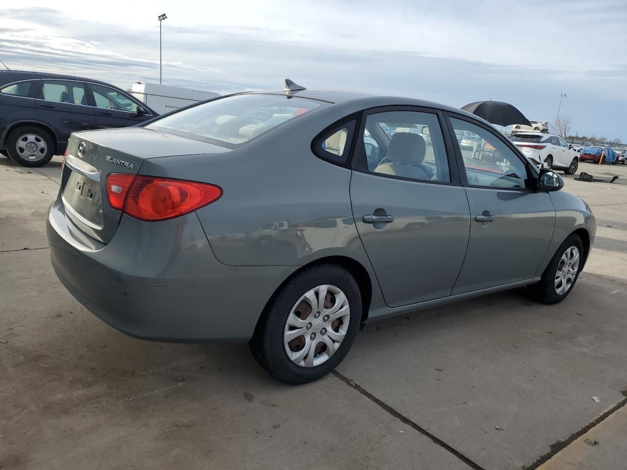 2010 Hyundai Elantra - Image 3