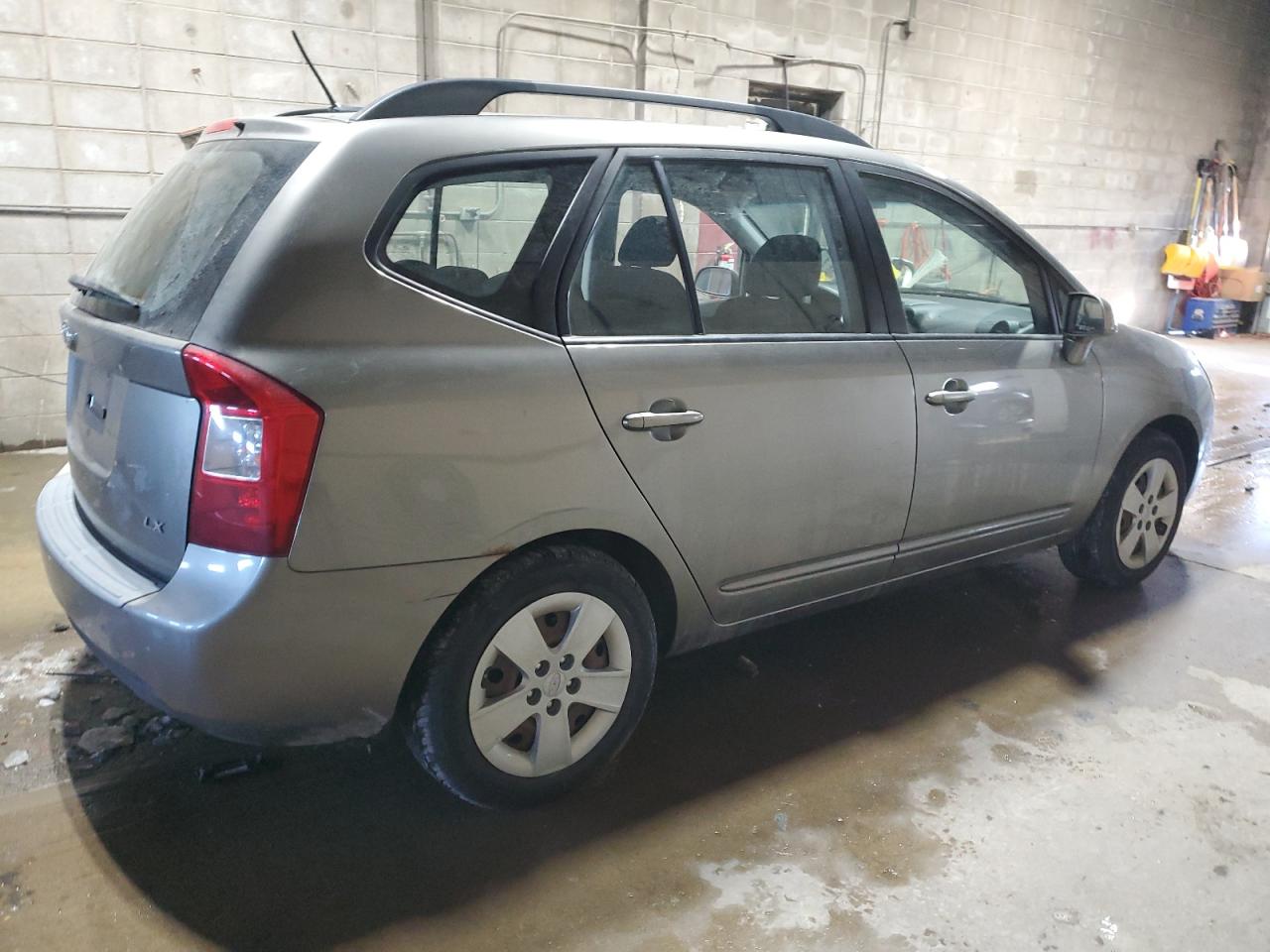 2009 Kia Rondo - Image 3