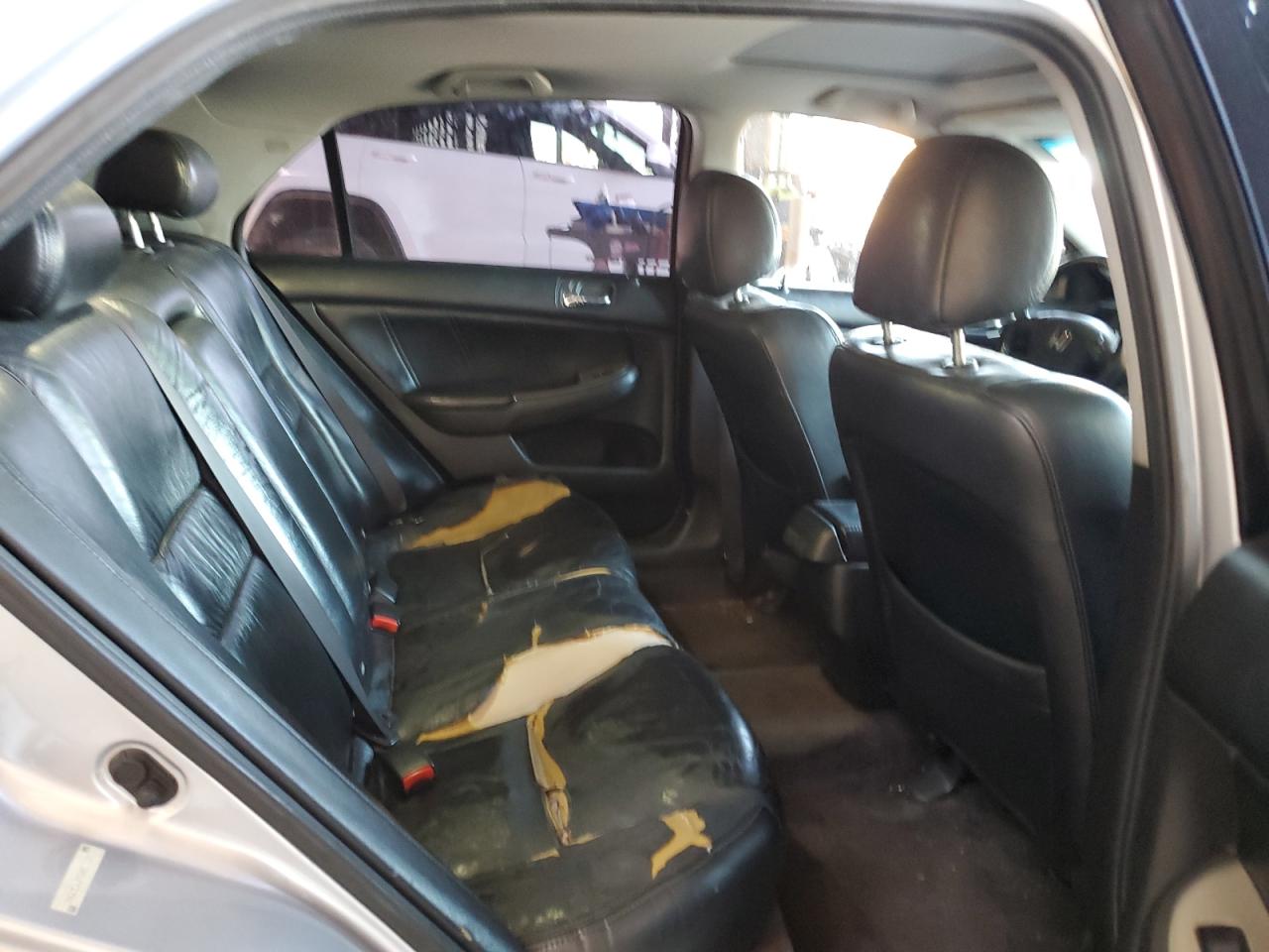 2005 Honda Accord - Image 10