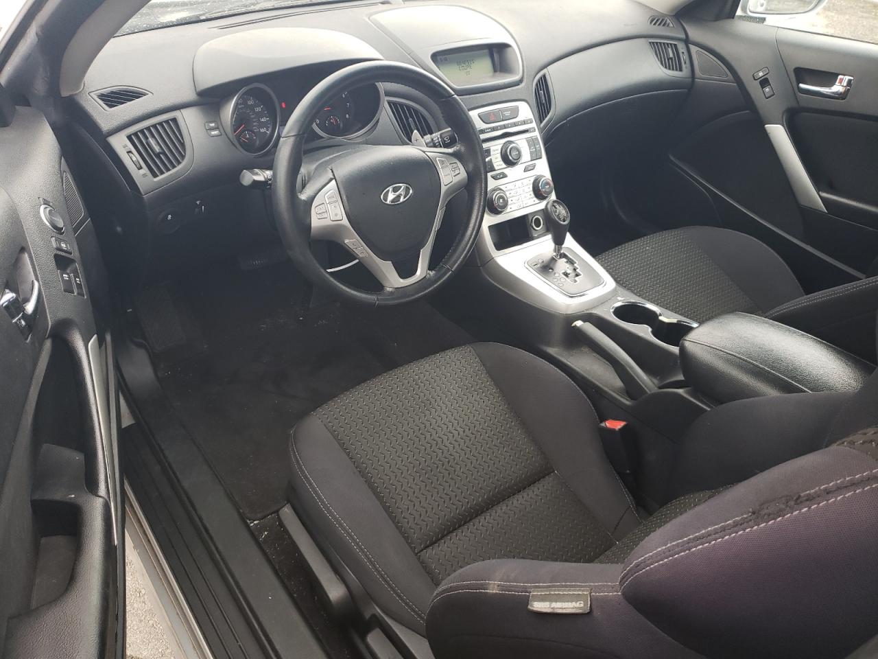 2010 Hyundai Genesis - Image 8