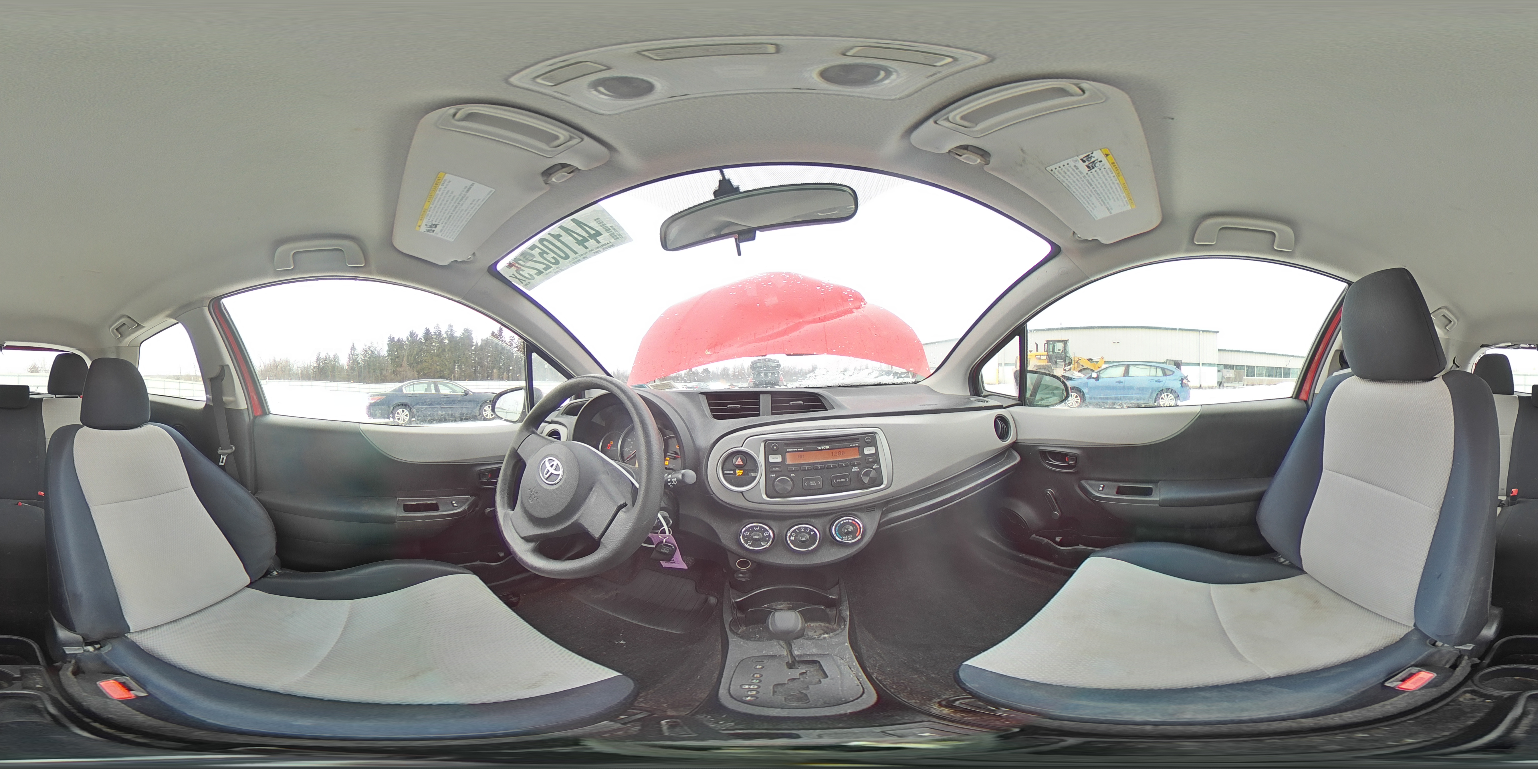 2012 Toyota Yaris - Image 13