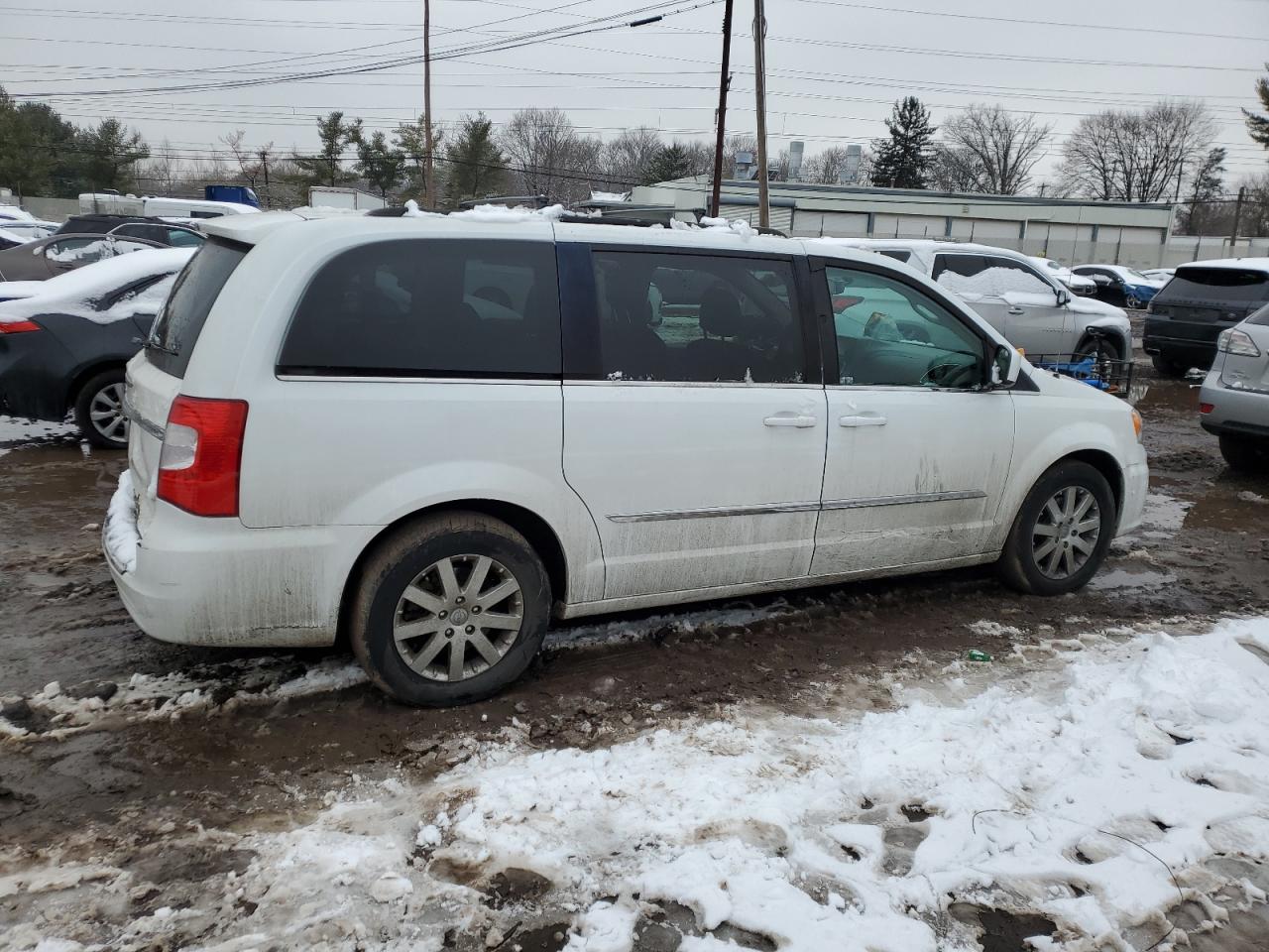 2016 Chrysler Town & Country - Image 3
